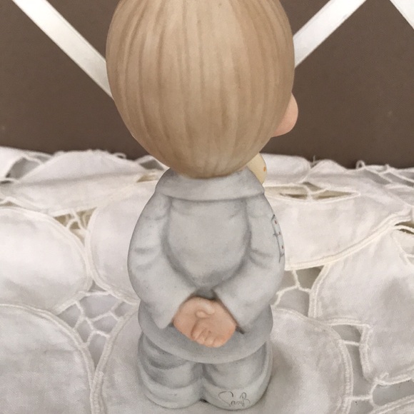 Precious Moments Figurines - Picture 9 of 10